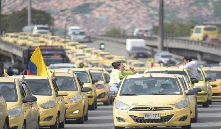 Ahora | Taxistas y Distrito logran acuerdo para levantar paro en Bogotá