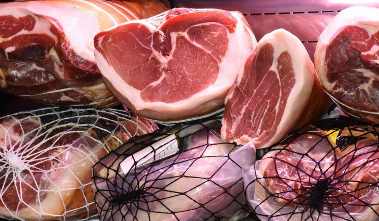 Argentina deja de exportar carne ante avance de la inflación
