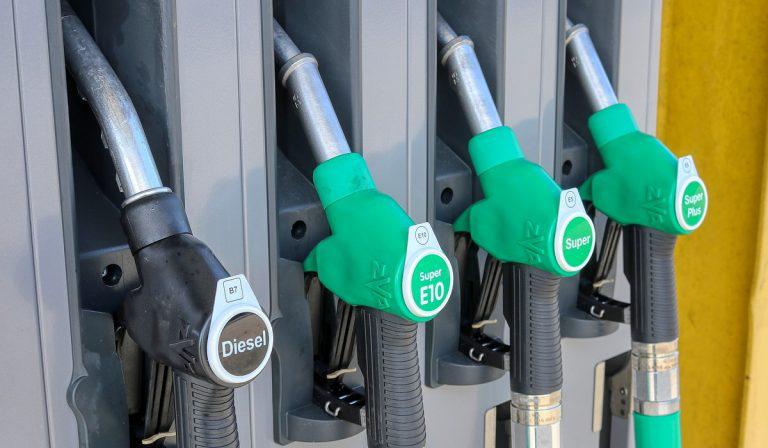 Precio medio de gasolina en EE.UU. superó los US$5 por galón por 1ra vez en la historia