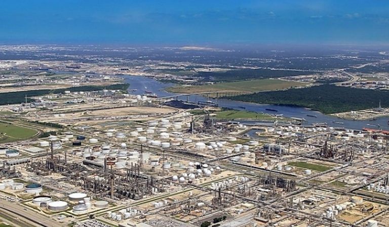 Pemex compra participación de Shell en importante refinería