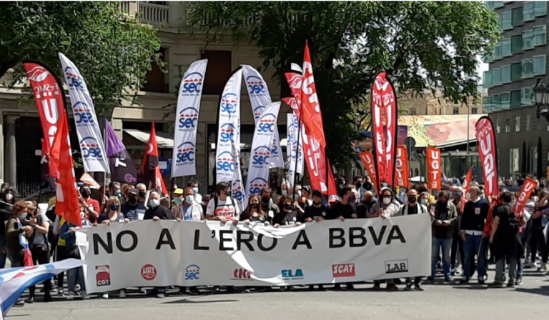 Empleados del BBVA de España entran en huelga por recortes de personal
