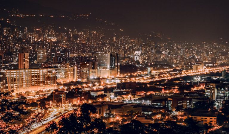 Medellín comienza apertura total y anuncia regreso de grandes eventos
