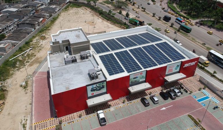 Muebles Jamar reveló plan de implementación de paneles solares en sus tiendas
