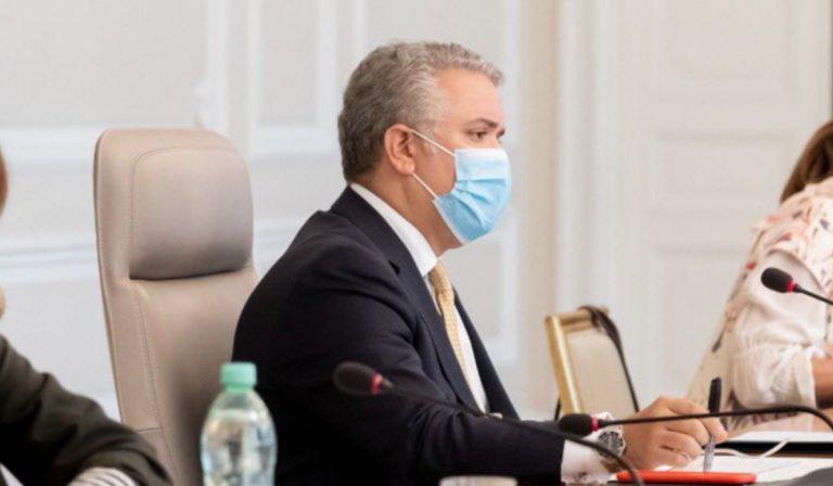 Presidente de Colombia reduce tiempo de espera para dosis de refuerzo contra Covid-19