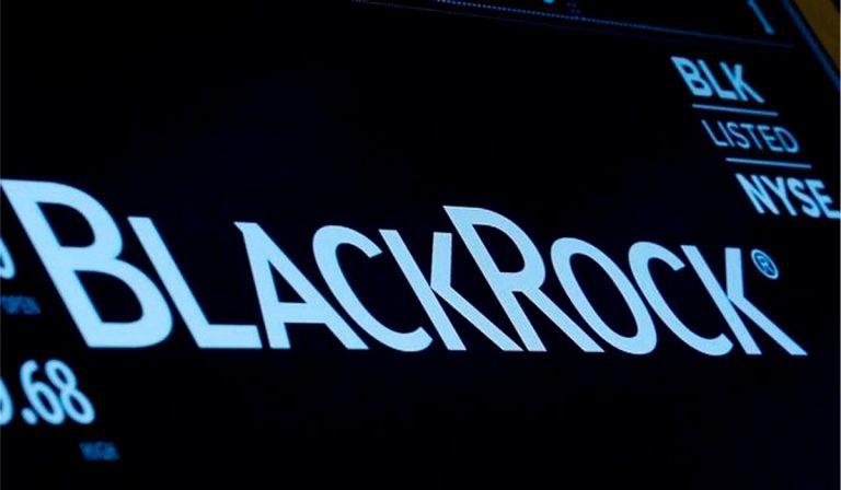 BlackRock mantiene recomendación sobre acciones; esta es su visión de mercados