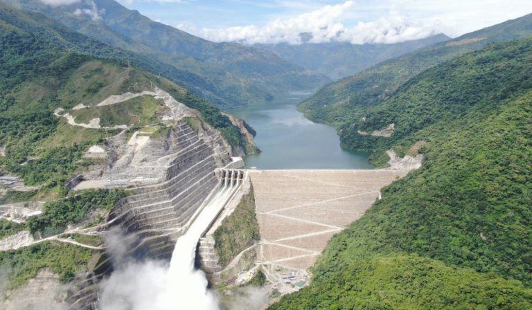 Hidroituango entraría en operación en septiembre, anuncia presidente de Colombia