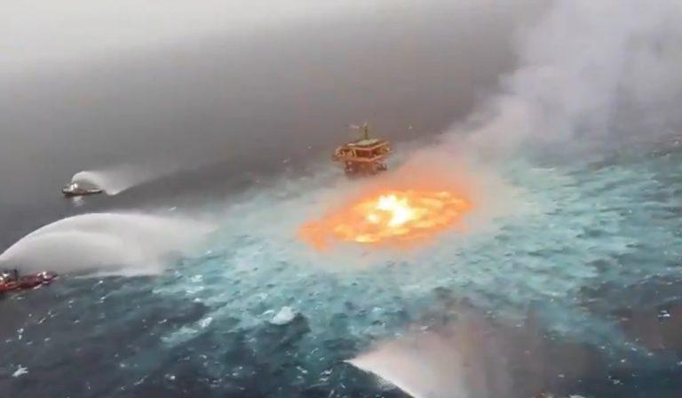 Incendio en ducto marino de Pemex en el Golfo de México