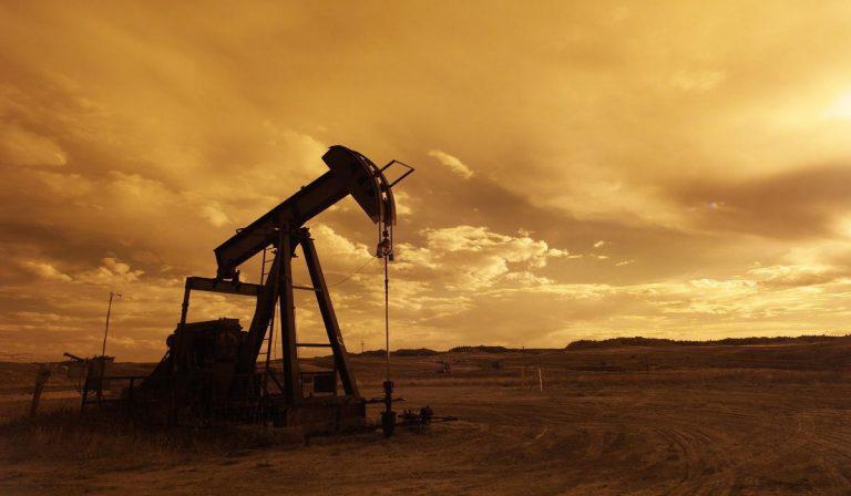 Emiratos gana discusión a Arabia Saudita y la Opep+ acuerda subir la oferta de petróleo