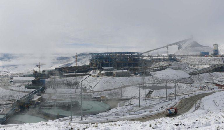 Pobladores vuelven a bloquear acceso a una de las minas de cobre más importantes del Perú