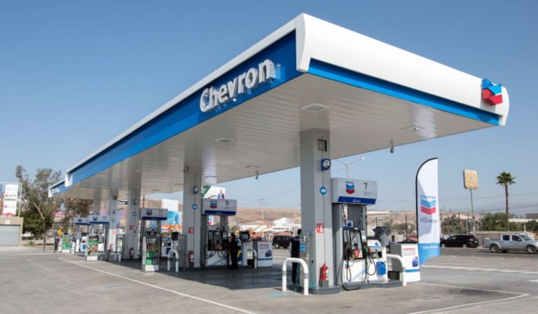 Chevron invertirá US$10.000 millones hasta 2028 para reducir emisiones de CO2