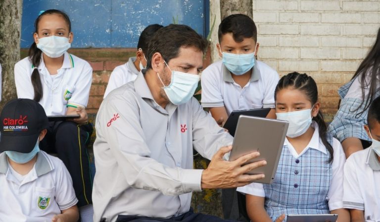 Claro Colombia llegó a 40 escuelas conectadas con internet gratis en 2021