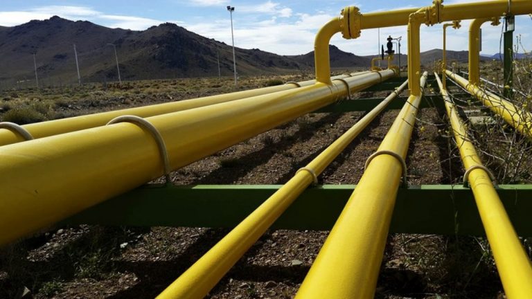 Producción de petróleo en Colombia cae a agosto; gas sigue en repunte