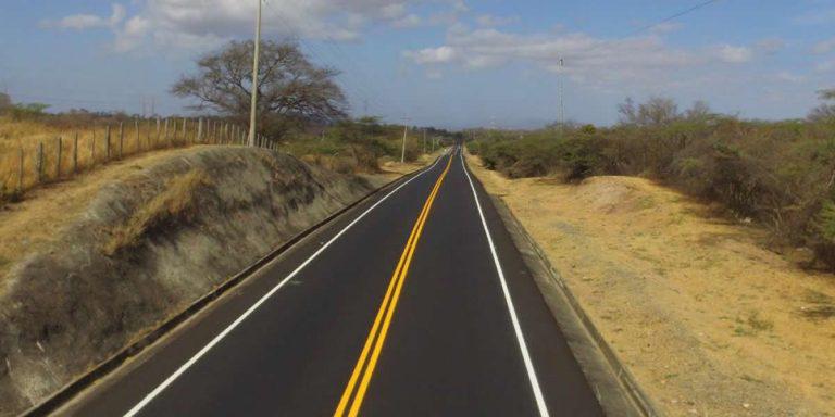 Empresas mejoran carretera de La Guajira, Colombia, con plástico reciclado
