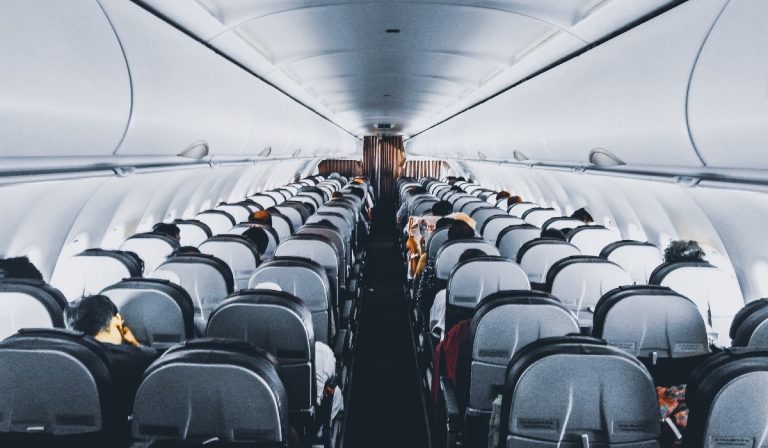 Movimiento aéreo de pasajeros en Colombia crecería 28 % a junio: Anato