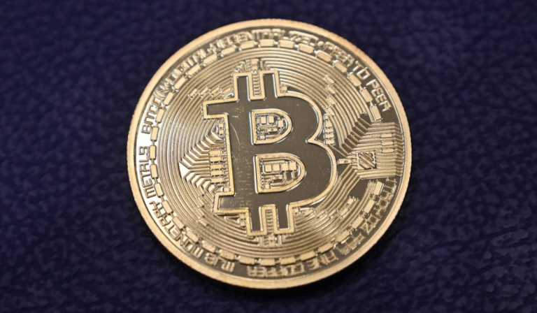 Bitcóin cotiza por debajo de US$34.000; regresa a niveles de julio de 2021