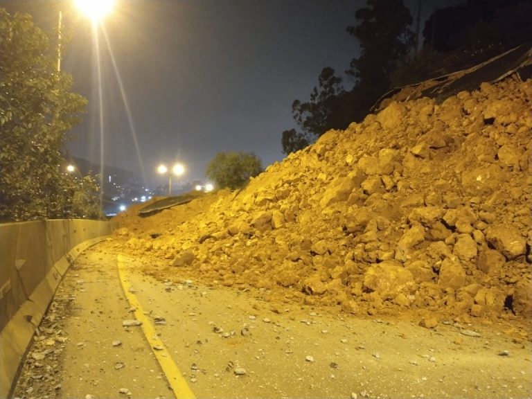 Cierre total de la vía Medellín – Costa Caribe por deslizamientos en Antioquia