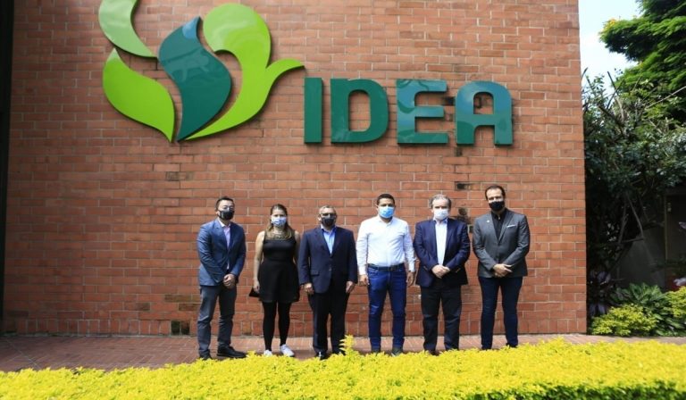 Consejeros económicos de la Embajada estadounidense en Colombia visitaron el IDEA