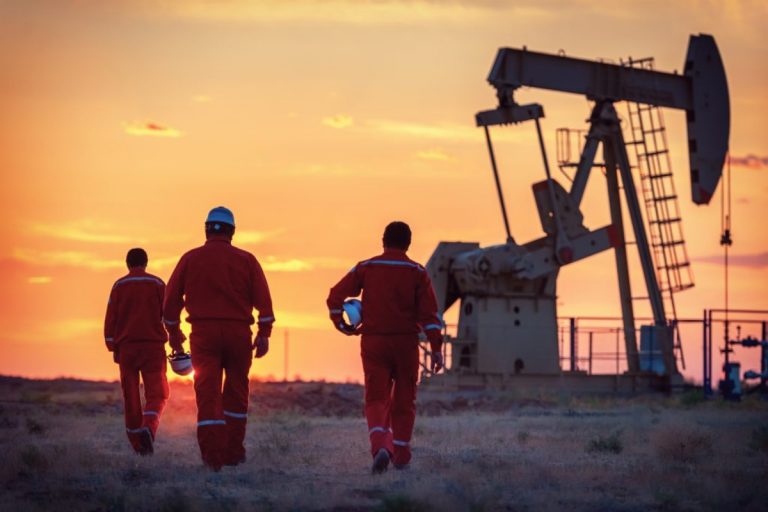 Demanda de petróleo alcanzará niveles récord en 2022 y 2023: Goldman Sachs