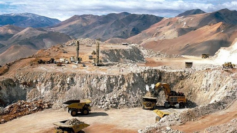 Colombia entrega primeros 13 títulos mineros en 2022 a cuatro departamentos