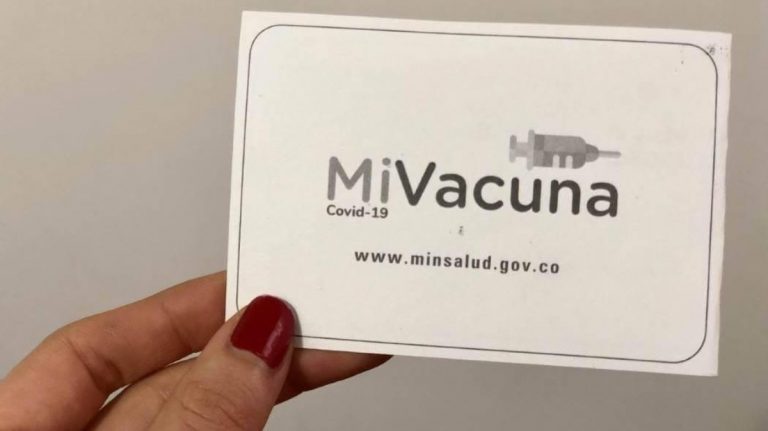 Extienden plazo en Colombia para exigir carné de vacunación contra Covid-19