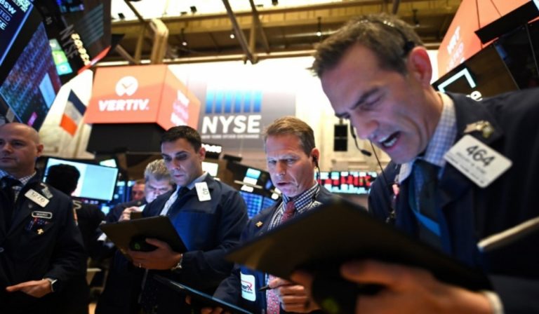 Índices de Wall Street cerraron a la baja arrastrados por caída de tecnológicas