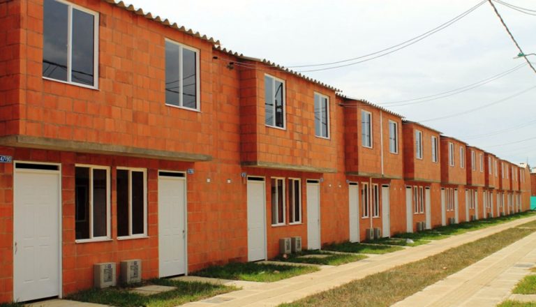 Mayor demanda de viviendas VIS en Colombia aumentó precios de apartamentos de estrato medio