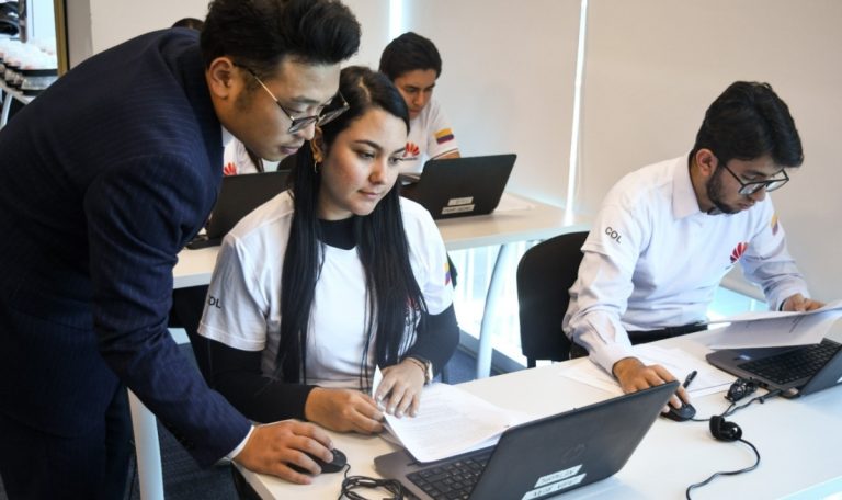 Huawei busca jóvenes colombianos que quieran mejorar conocimientos en tecnología: ¿cómo participar?