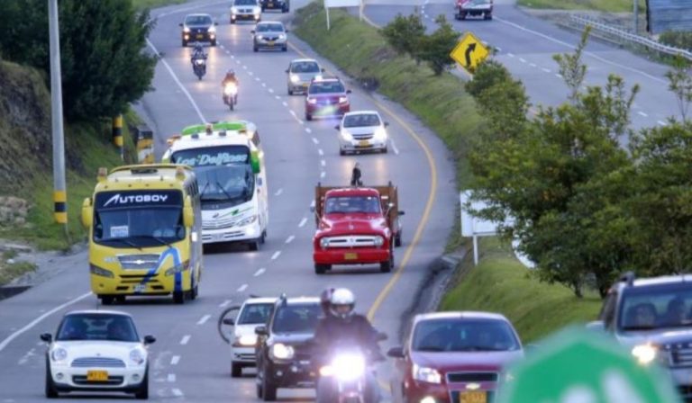 Colombia sanciona ley que aplica beneficios a sector transporte