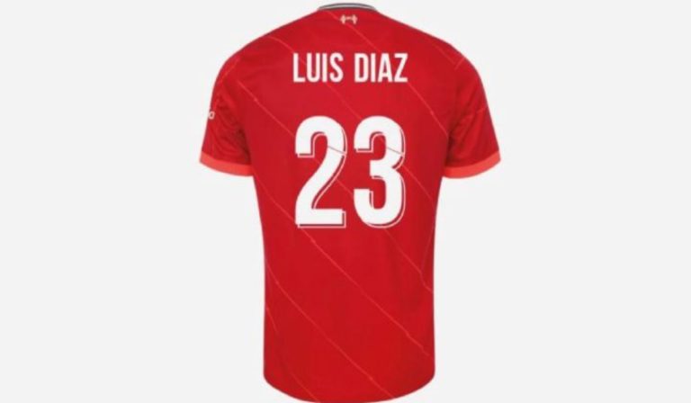 Con el número 23, Luis Díaz llega a jugar al Liverpool