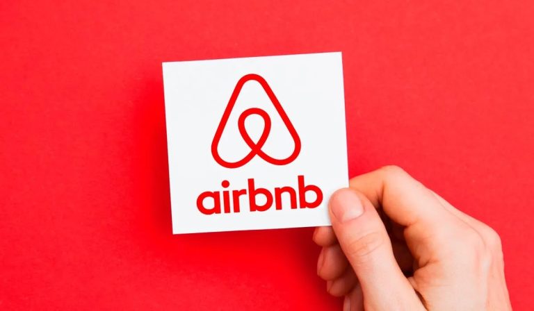 Airbnb tuvo su mejor noche desde inicios de pandemia: 4,5 millones de reservas para Año Nuevo