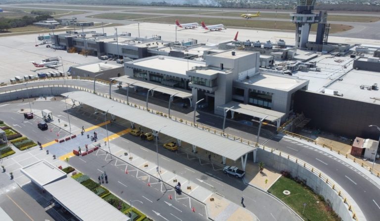 Multan a contratista de aeropuerto de Barranquilla por retrasos en obras