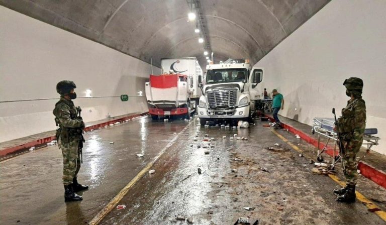 Accidente en La Línea deja ocho muertos y 33 heridos; vía opera con paso alterno