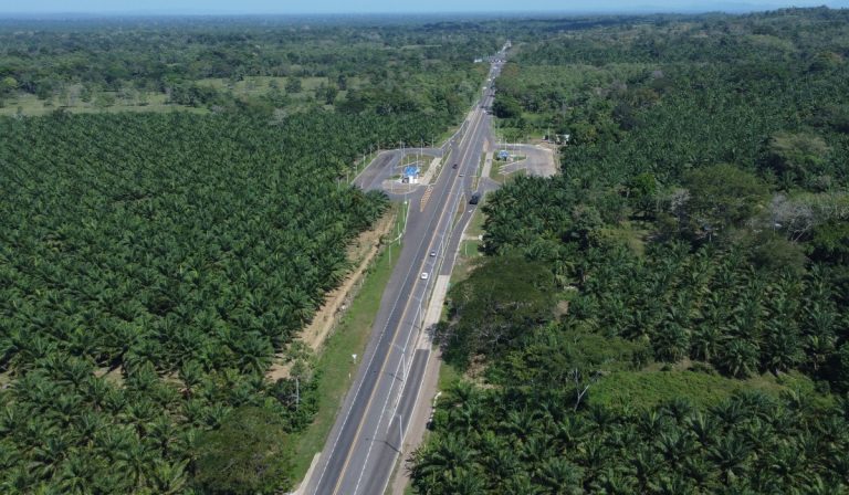 Gobierno de Colombia entregó 57 km de vía 4G que conecta a Antioquia y Bolívar