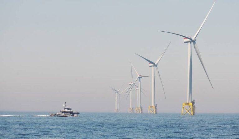 Listo el borrador para asignar áreas marítimas de energía eólica en Colombia