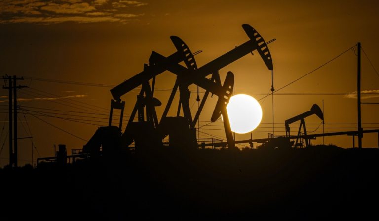 Crisis en Ucrania impulsó precio del petróleo Brent: llegó a US$96 por primera vez desde 2014