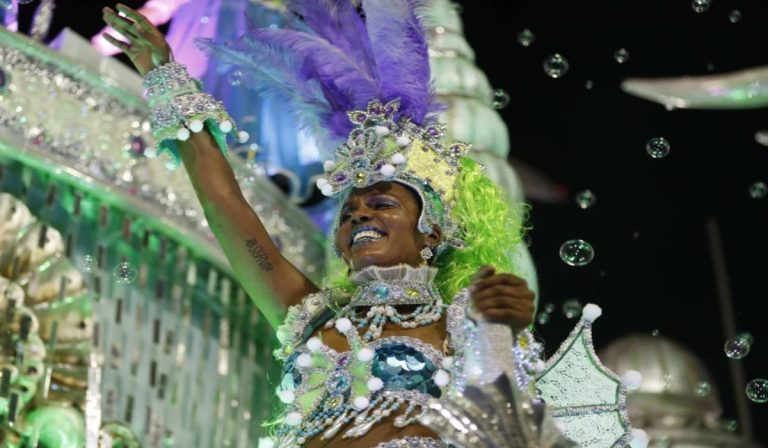 Desfiles del carnaval en Río de Janeiro y Sao Paulo son aplazados para abril