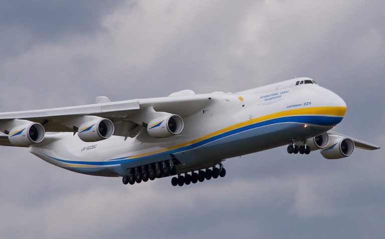 Rusia destruyó el colosal Antonov An-225, el avión más grande del mundo