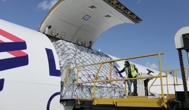 Latam Cargo moverá unas 9.500 toneladas de flores desde Colombia en San Valentín