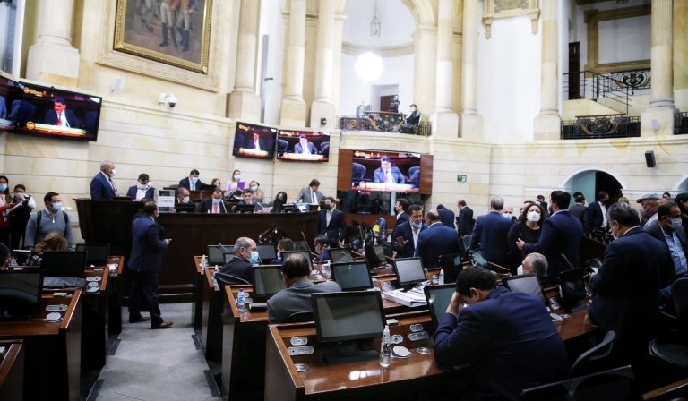 Salario de congresistas en Colombia aumenta a $35 millones