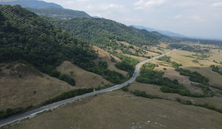 Entregan 150 km de vía mejorada en proyecto 4G Villavicencio – Yopal (Colombia)
