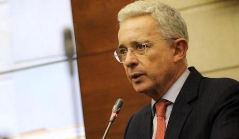 Expresidente Uribe pide prima ‘anti-inflación’ para trabajadores en Colombia