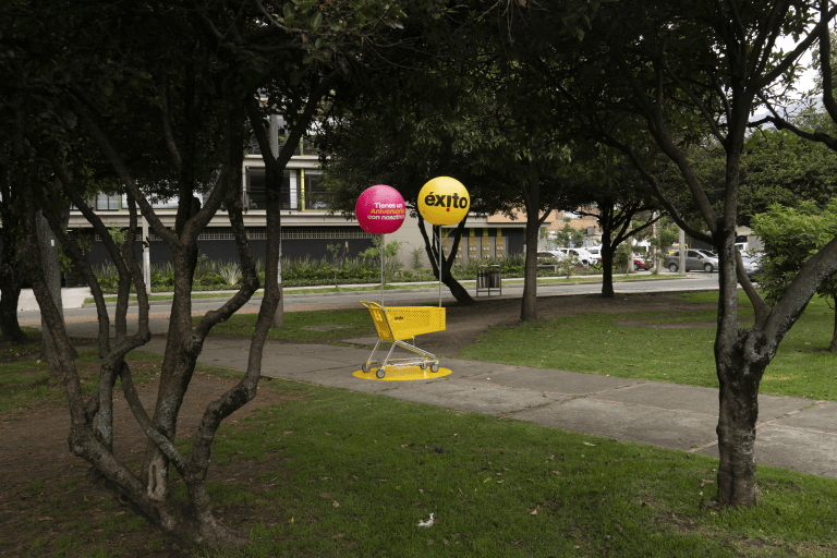 Éxito lanza campaña de carritos en parques de Colombia para celebrar aniversario