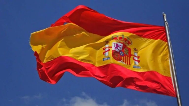 España: inflación anual en febrero rompe récord de 33 años