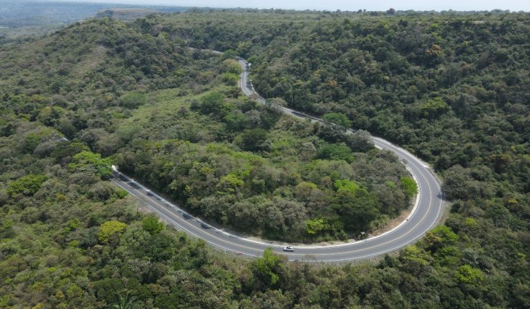 Entregan 146 km de vía mejorada entre Cambao y Manizales (Colombia)