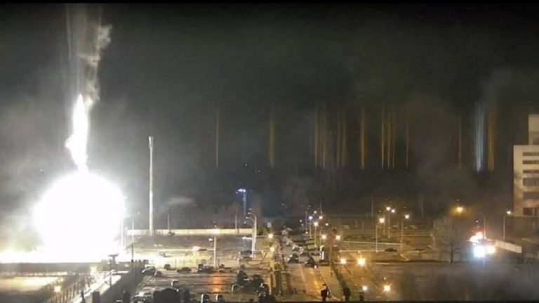 Reportan incendio y amenaza nuclear en planta de Zaporiyia en Ucrania