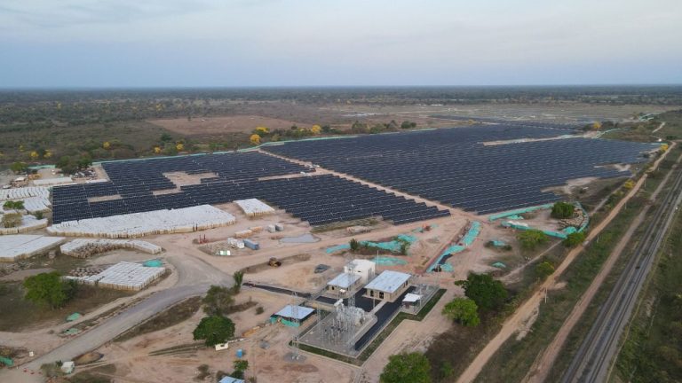 Parque solar La Loma entregó primer kilovatio hora de energía; inicia pruebas