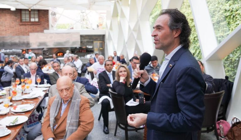 ‘Fico’ Gutiérrez recibe apoyo de más de 90 empresarios y del exdefensor Carlos Negret