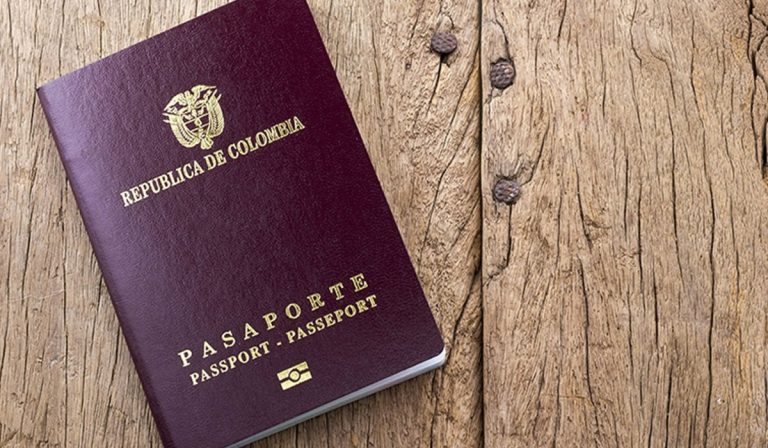 Piden a la Cancillería agilizar trámites de pasaportes en Colombia: ¿por qué?