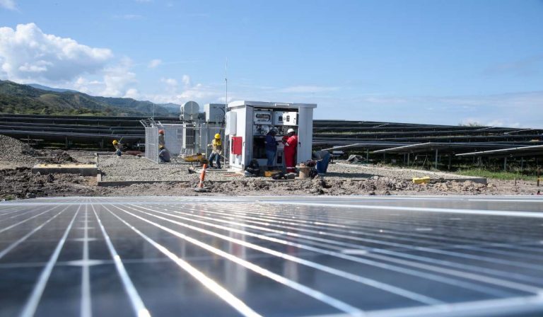 Celsia acelera construcción de granjas solares con $1 billón de inversión en Colombia