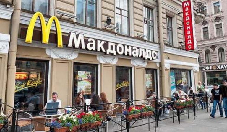 McDonald’s venderá todos sus restaurantes en Rusia tras invasión a Ucrania
